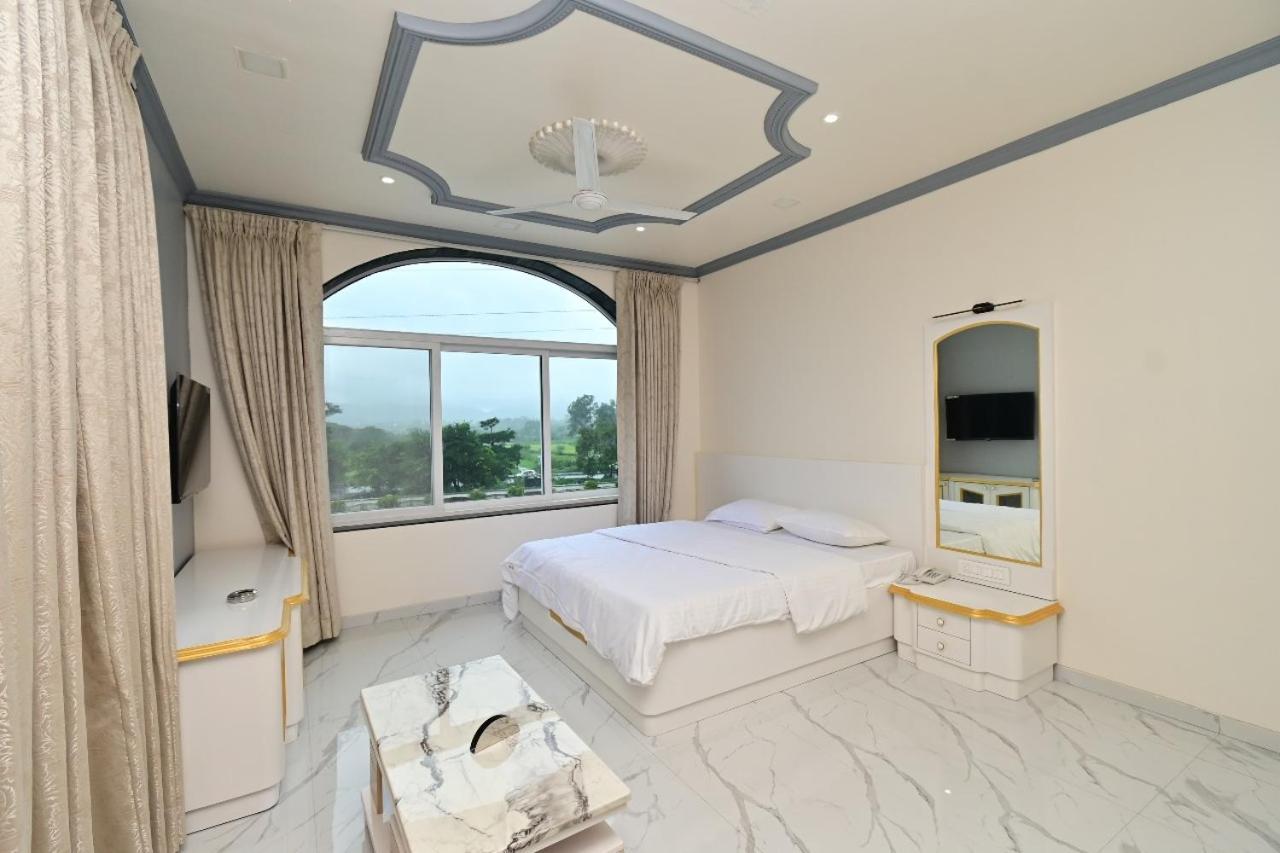Vedika Garden Hotel Ambavna ภายนอก รูปภาพ